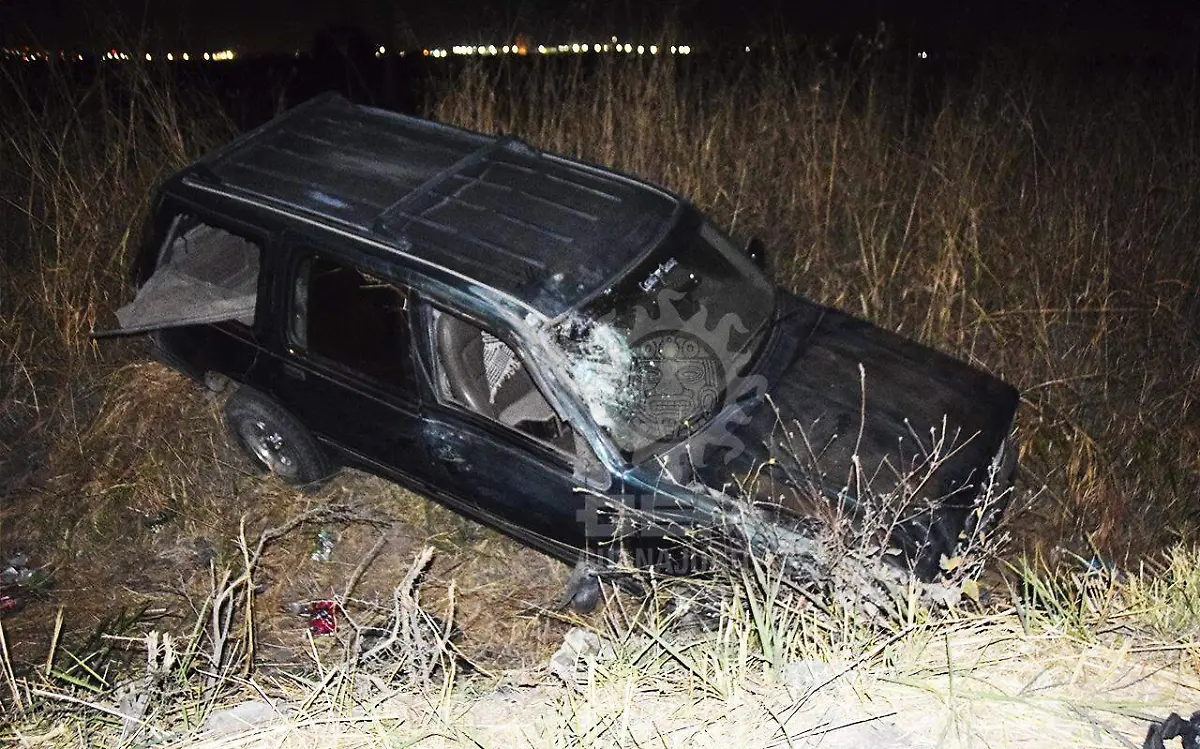 ABANDONAN CAMIONETA FORD EXPLORER EN LA CARRETERA A LOS RAMIREZ EN LA MADRUGADA DE ESTA LUNES (1)