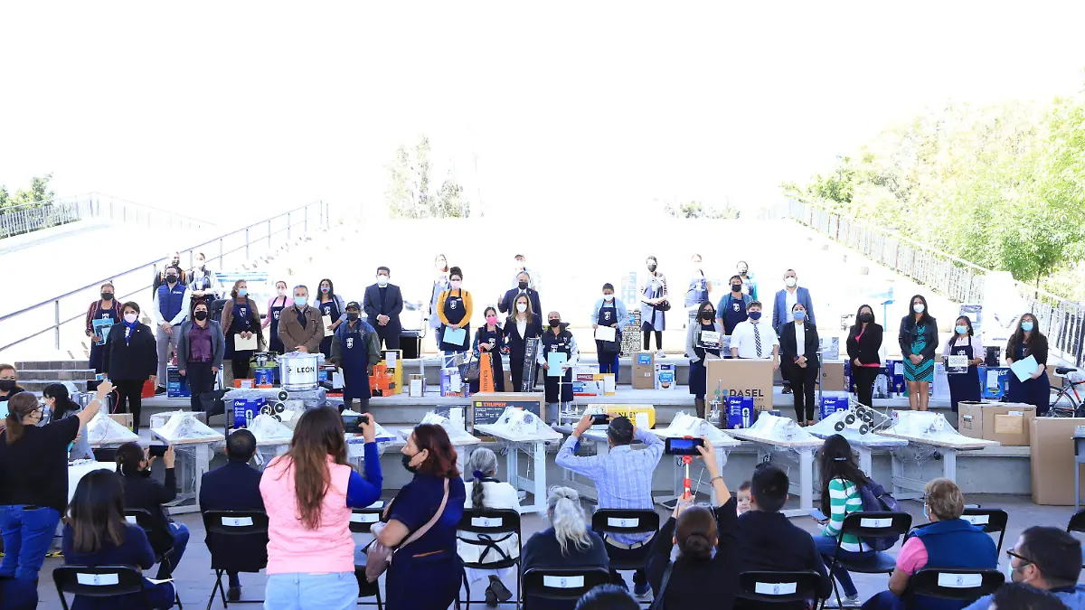 Municipio-de-León-entrega-252-proyectos-a-emprendedores2