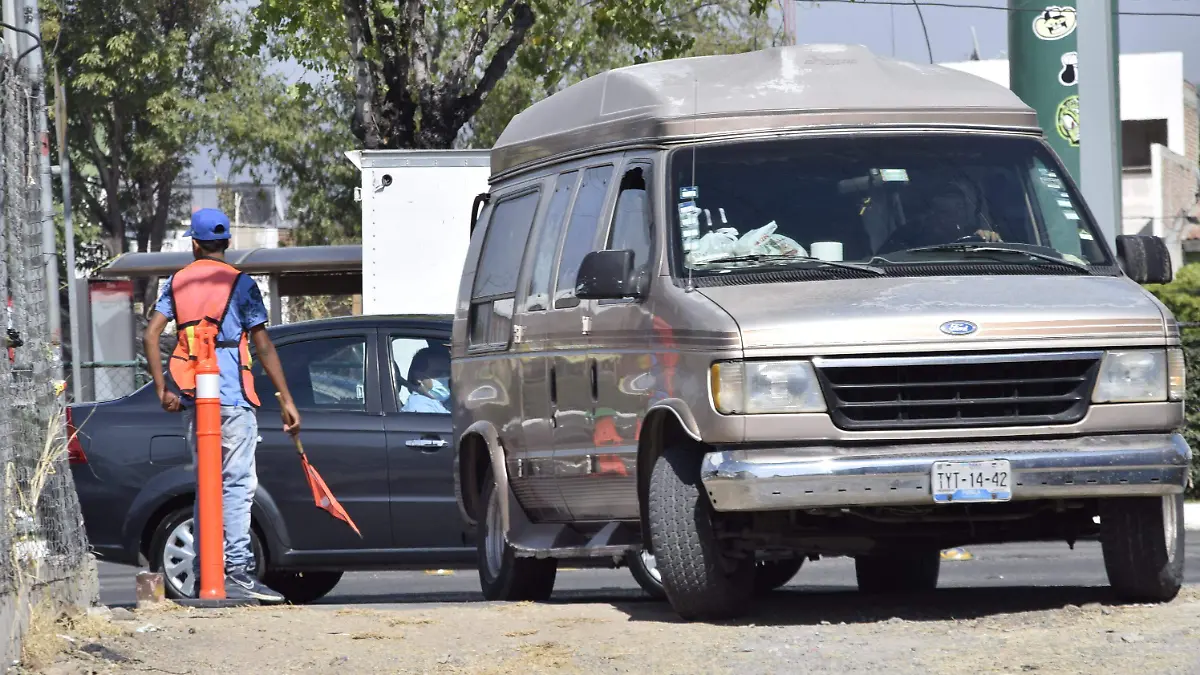 ESTACIONAMIENTOS  (3)
