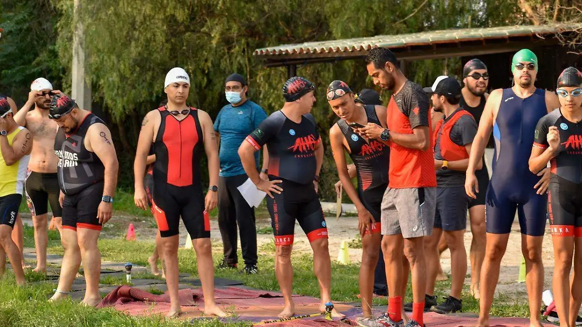 Nadan-pedalean-y-corren-en-triatlón-Aho-Endurance (1)