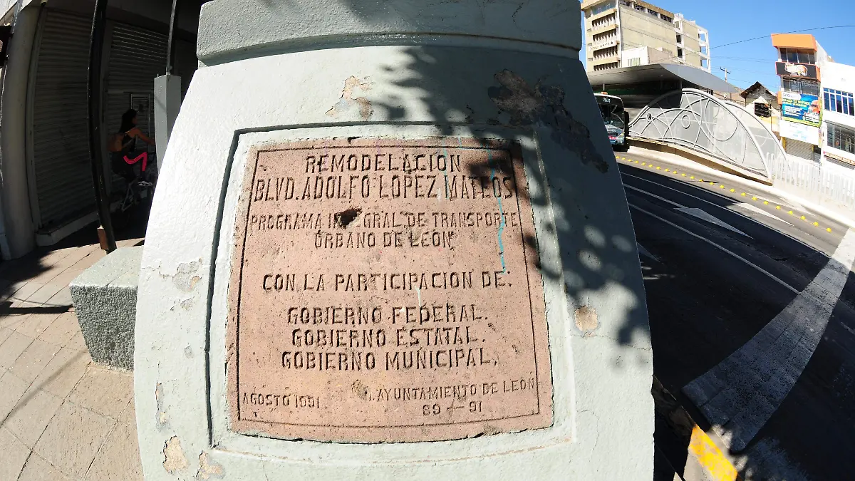 Es-bulevar-Adolfo-López-Mateos-símbolo-de-León5