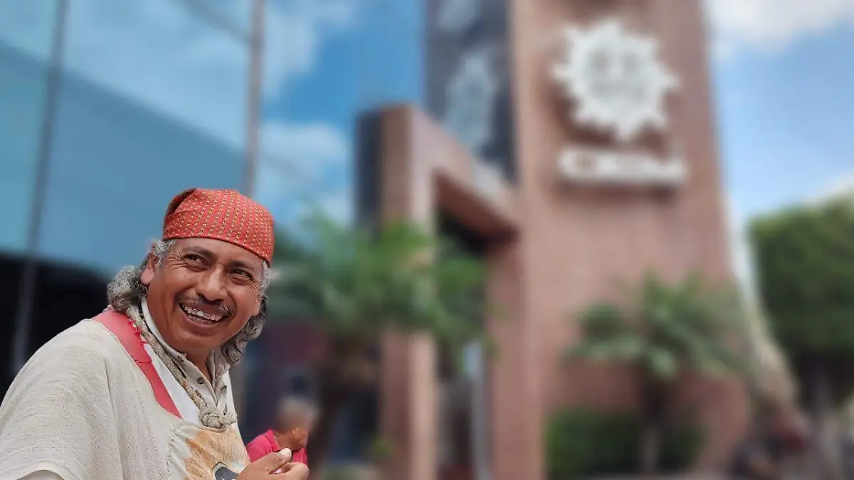 Promueve-voceador-las-tradiciones-con-sus-disfraces  (3)