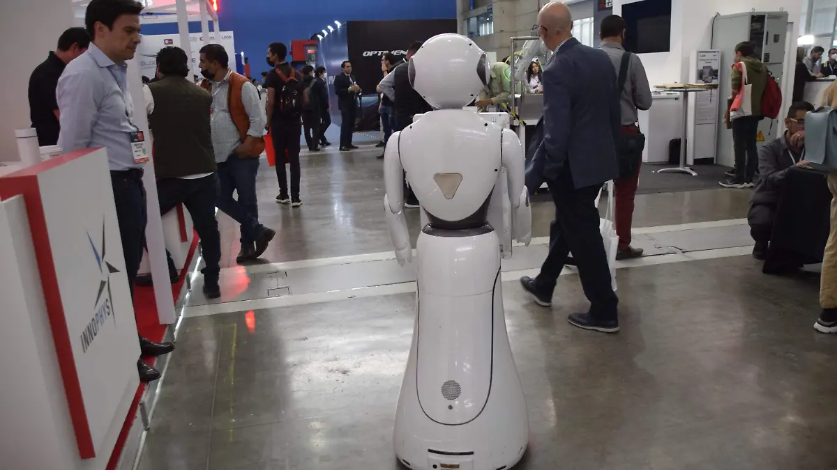 Issa,-un-robot-que-interactúa-con-el-ser-humano (2)