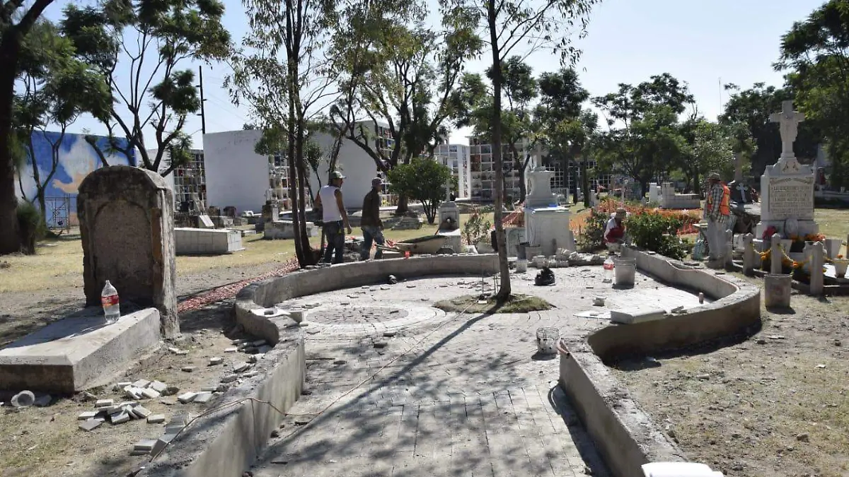 Tumba-de-Luis-Long-2