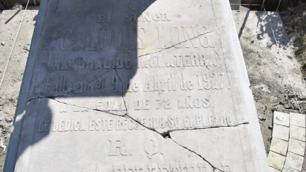 Tumba-de-Luis-Long-3