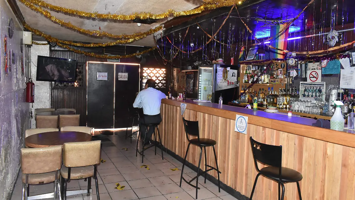 BARES Y CANTINAS  (3)