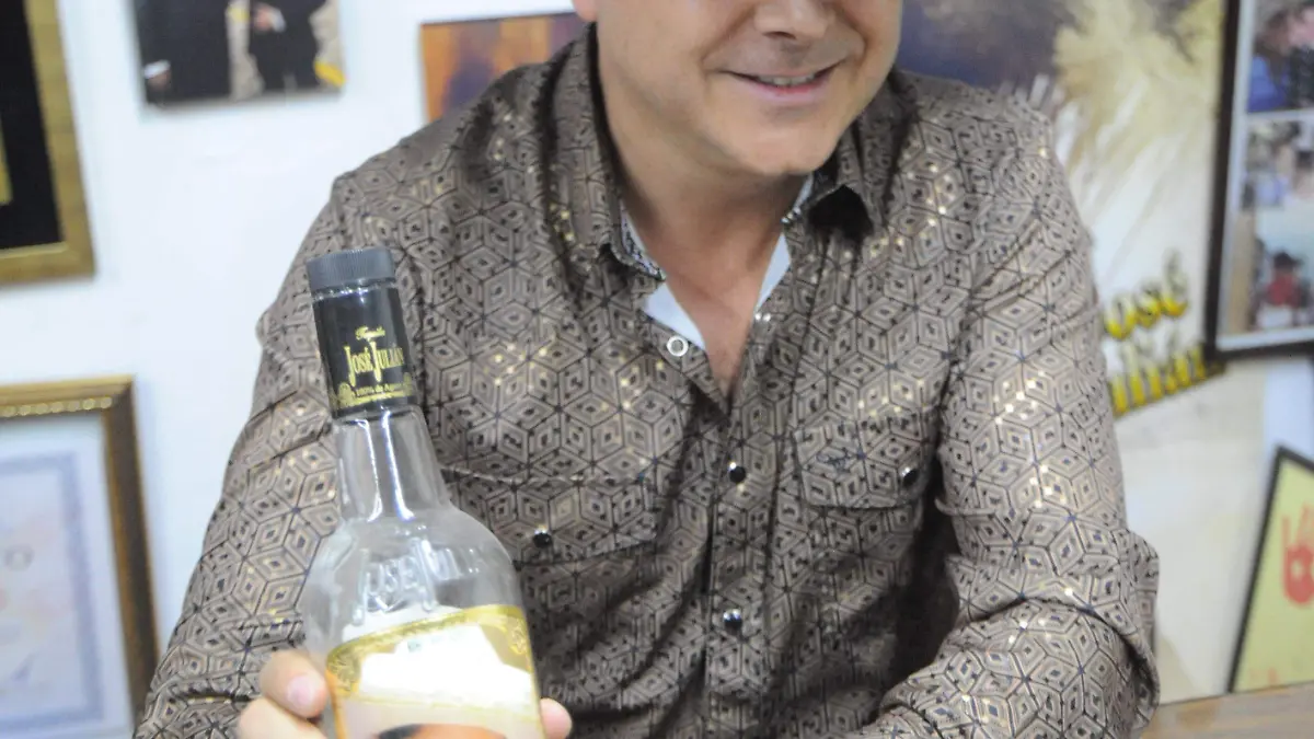 José-Julián-tequila-2