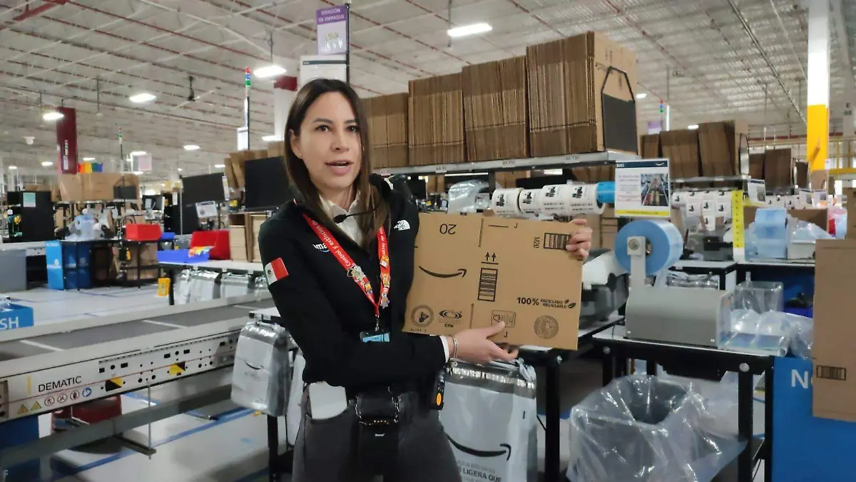 Fotos_ Montserrat Ramírez - Anahí Peña, gerente de compras del centro de envío de León