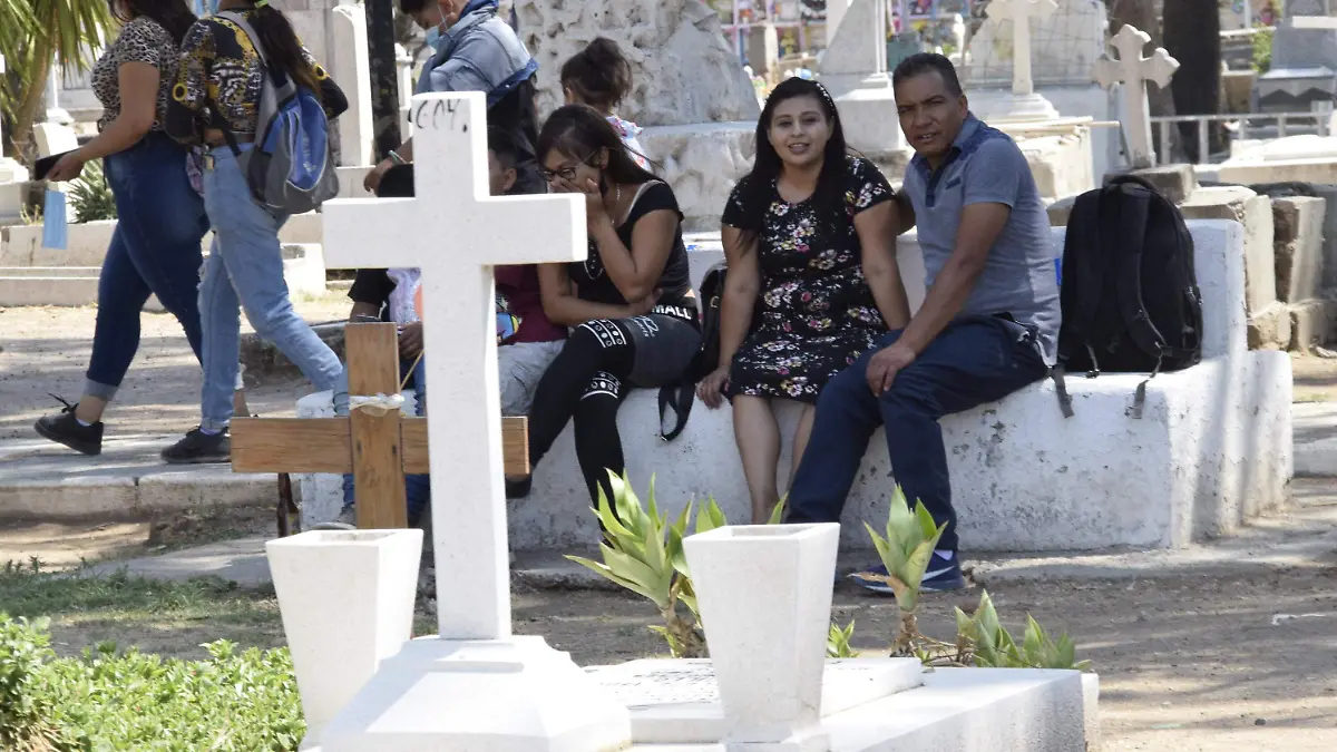 10-de-mayo-panteones (10)