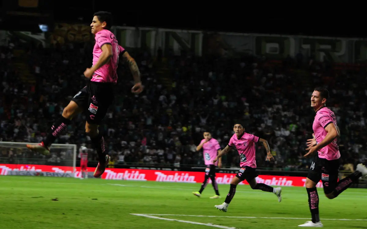 E.CAMACHO - LEÓN CRÓNICA 7