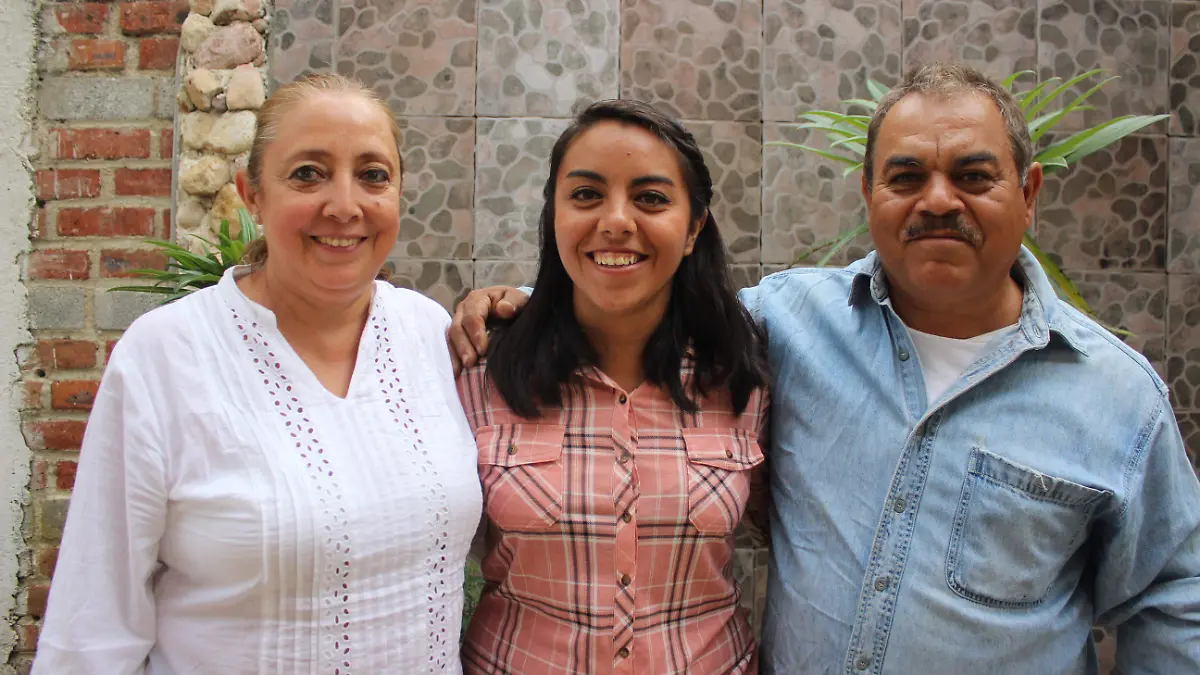 Pie 1 Margarita Sánchez García, Alondra Anzaldo y Juan Pablo Anzaldo Hernández  