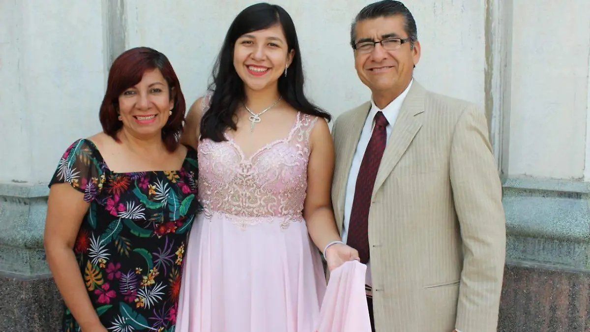 Foto 2_ Yadira Franco Hernández, Daira Daniela Vázquez Franco (alumna) y Rodrigo Vázquez Velázquez