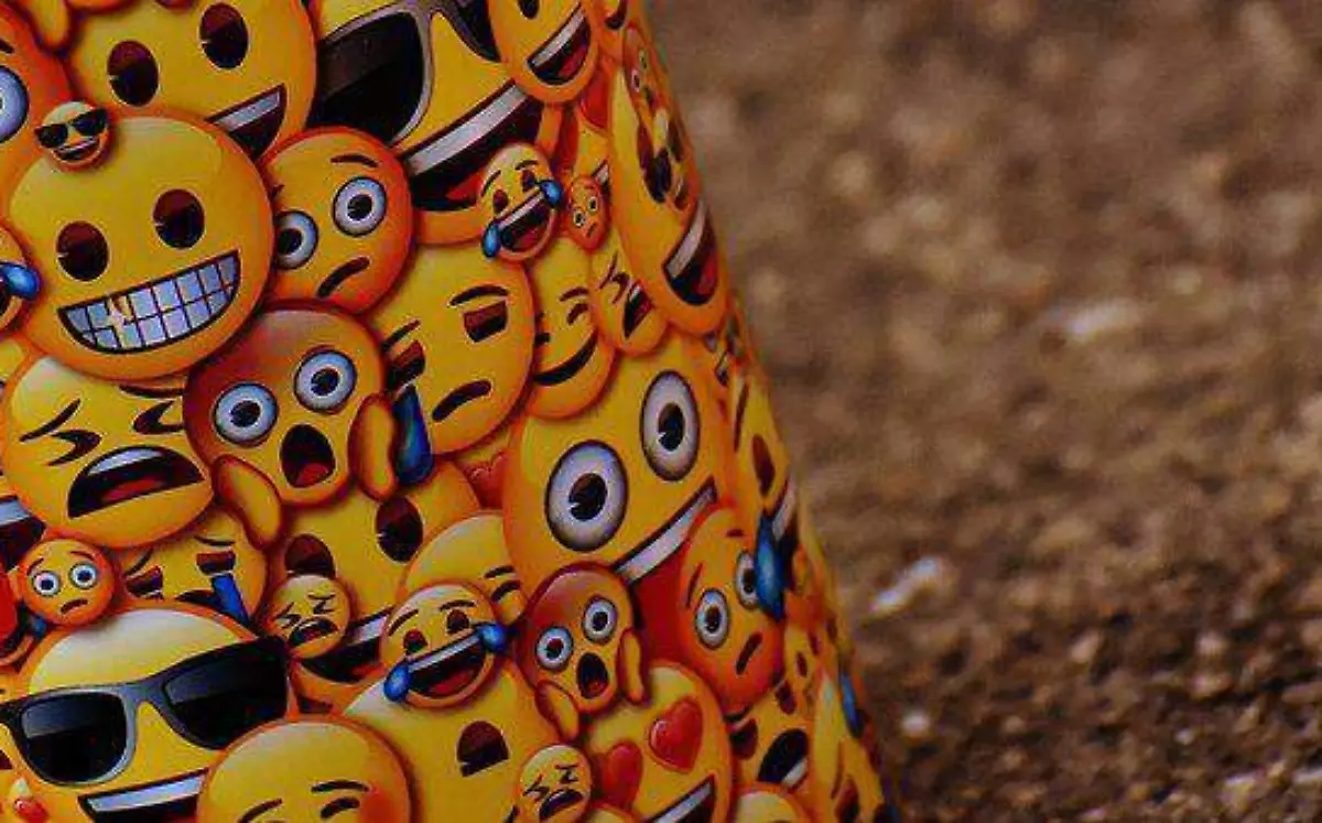 Día-Mundial-del-Emoji