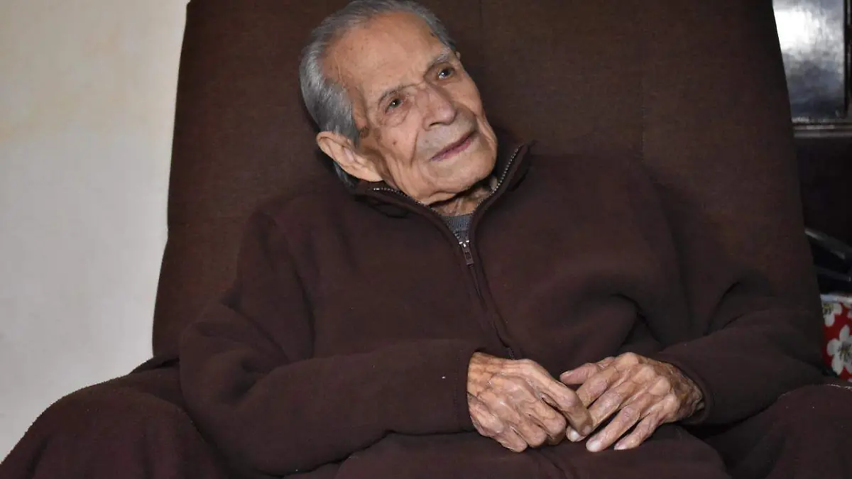 muere-Salvador-Almaraz
