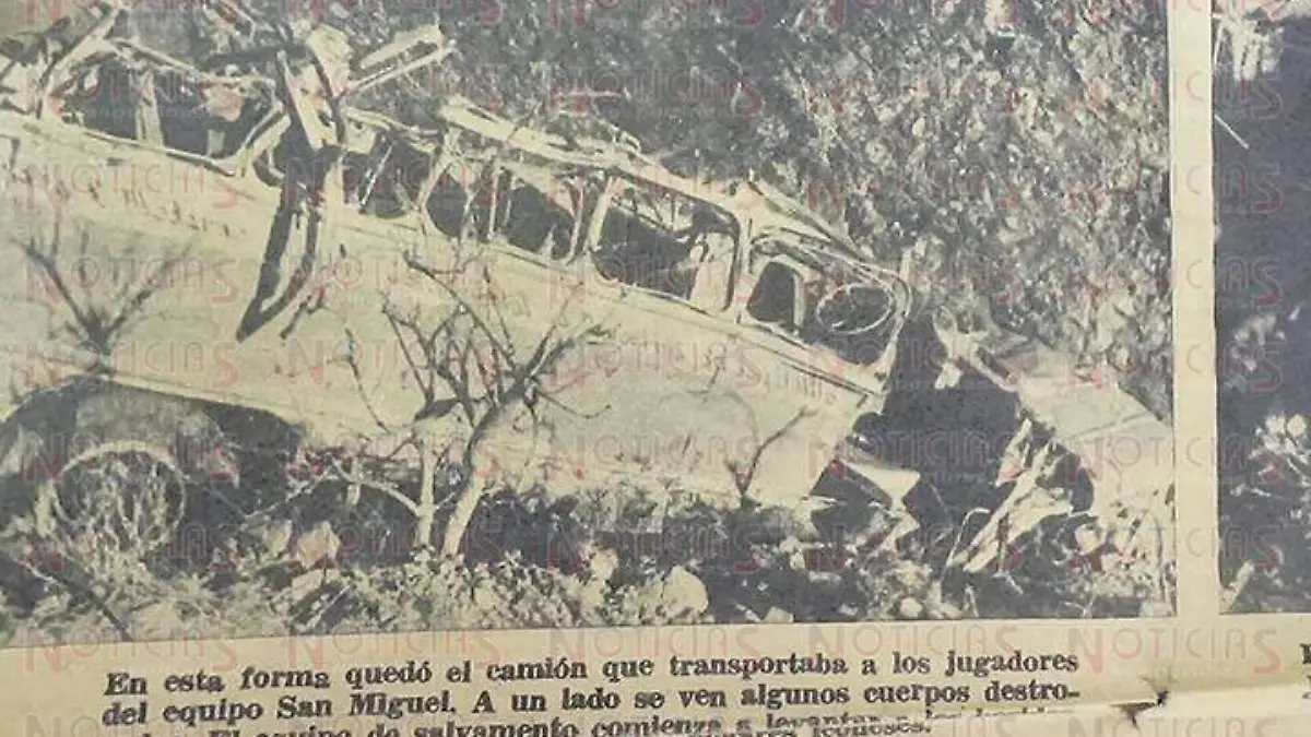 camion donde volcó equipo de San Miguel