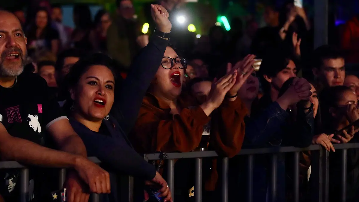 PúbIico en el concierto de Caifanes en la Feria de León 2025
