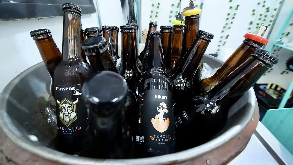 Venta de cerveza artesanal en la Feria