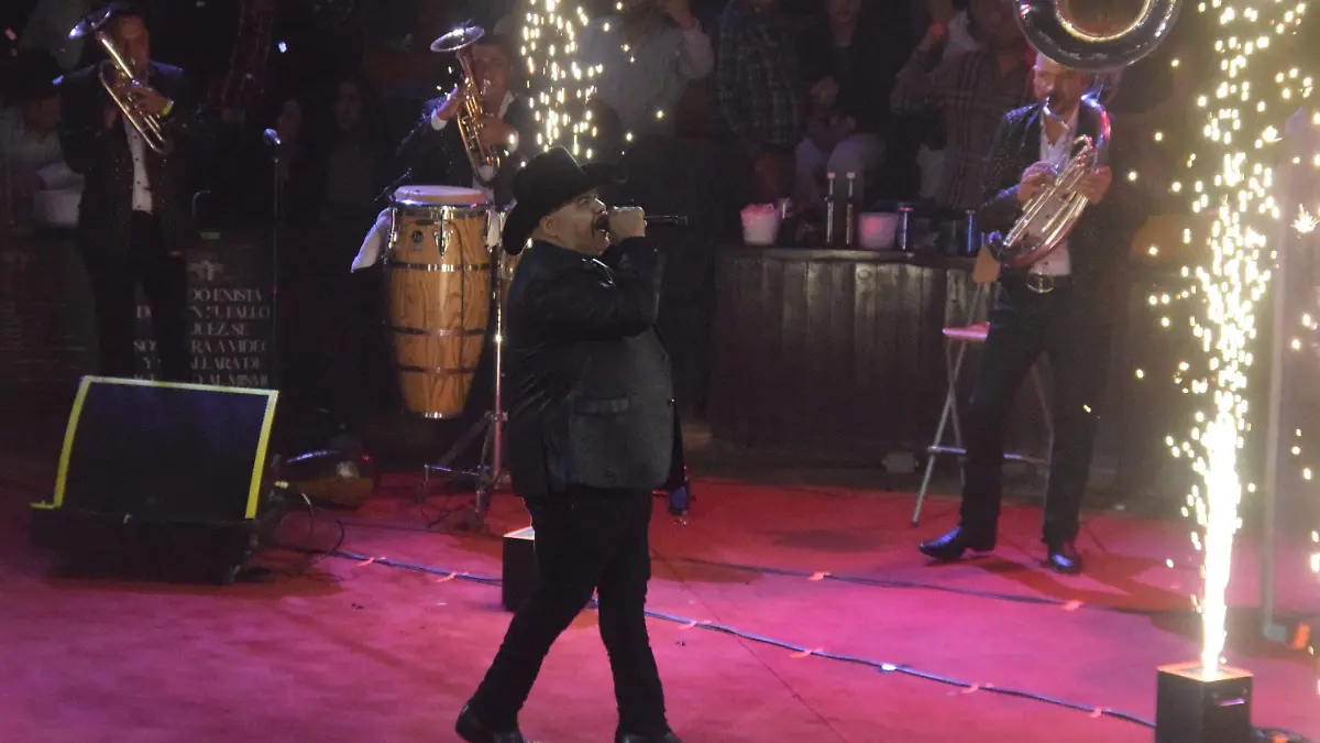 Chuy Lizárraga el Palenque de la Feria Estatal de León 2025 