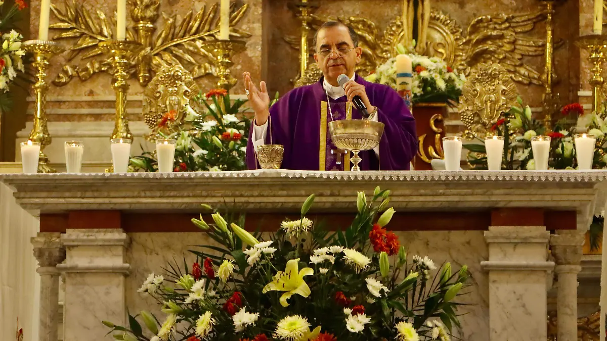 Arzobispo de León - Misa