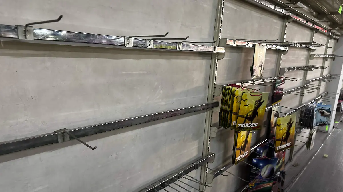 Anaqueles Papelería Arcoíris de León