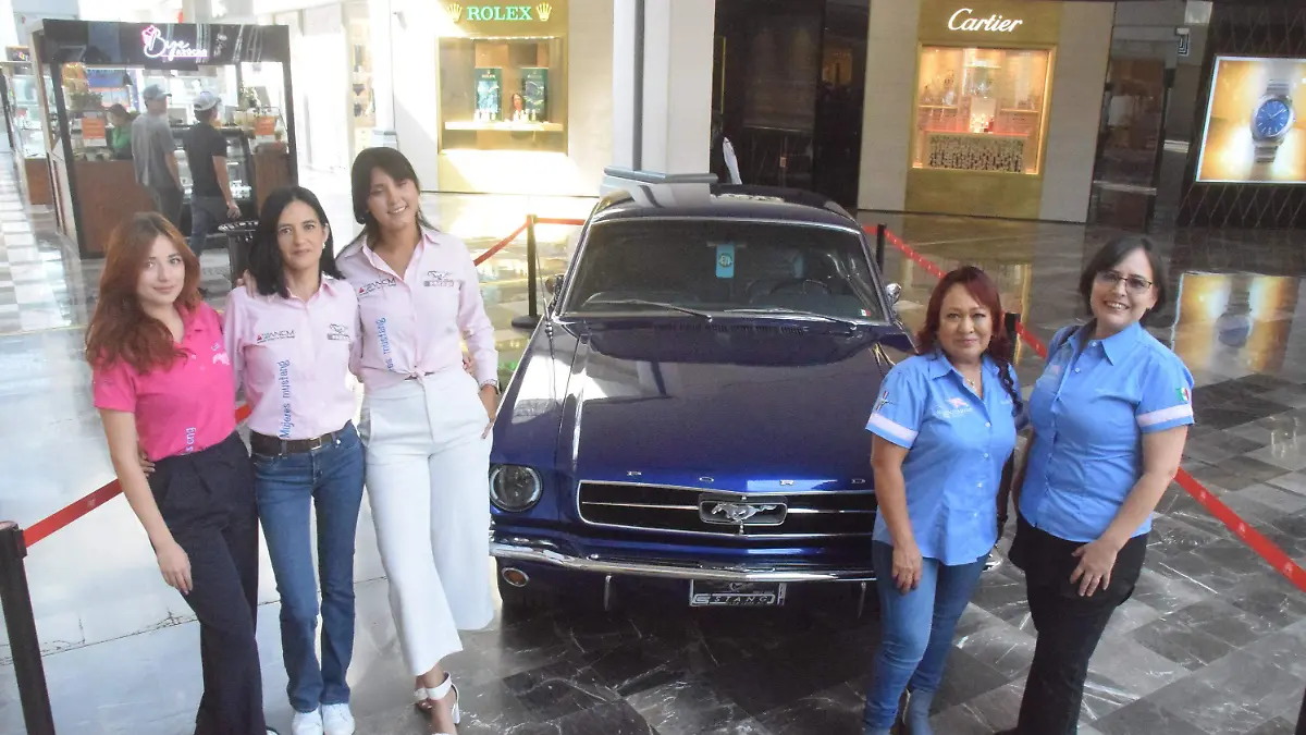 En León, las Legendarias de Acero y Mujeres Mustang están marcando el camino en el mundo de los autos clásicos