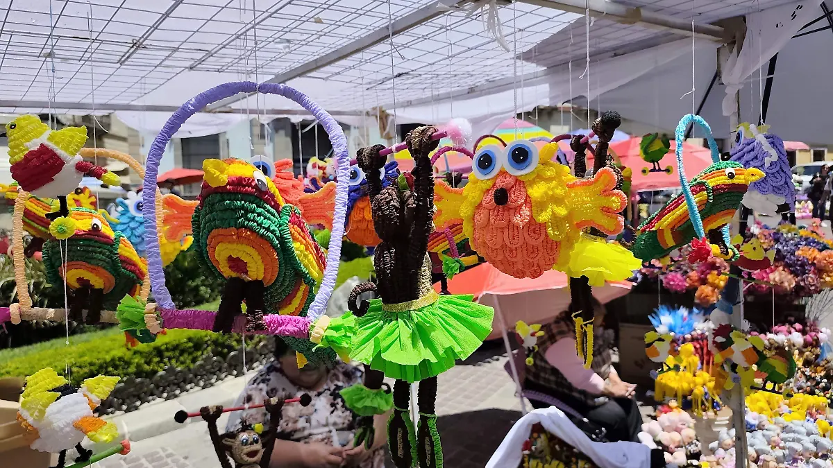 Artesanía y color inundan el Día de las Flores en Guanajuato capital 