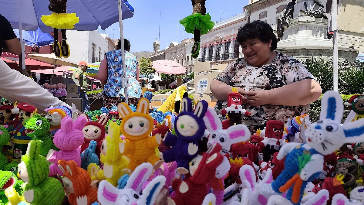 Artesanía y color inundan el Día de las Flores en Guanajuato capital 