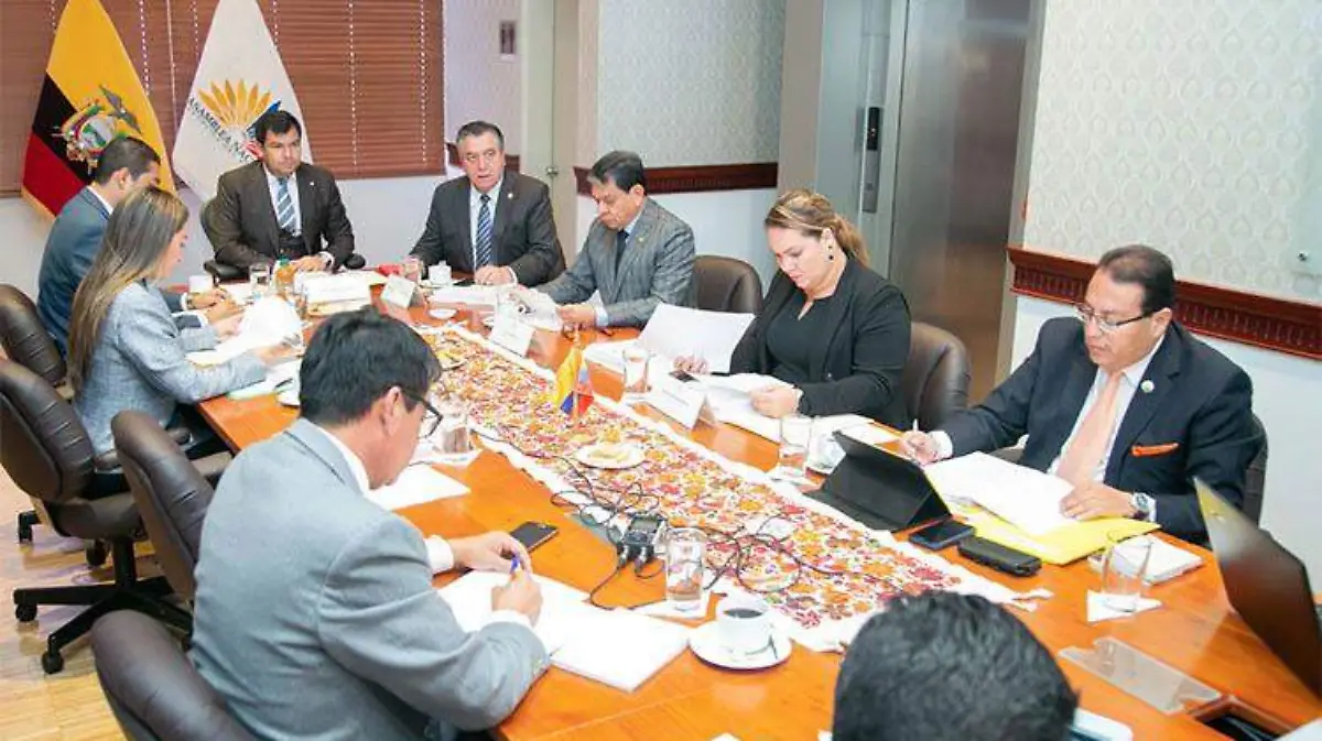 funcionarios-ecuador