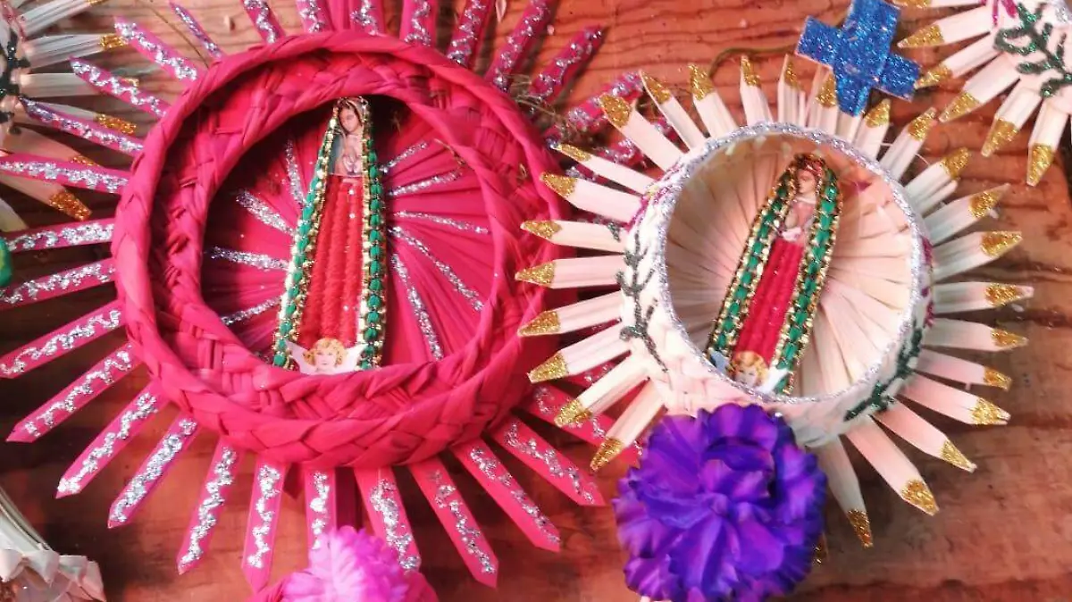 Artesanos de Michoacán llegan con más de 300 ramos por día para el tradicional tianguis del Domingo de Ramos 