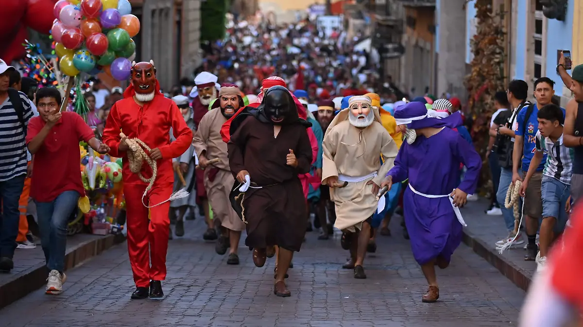 Más de 25 mil personas vivieron un fin de semana lleno de fe y tradición en Guanajuato capital con La Judea, el Día de las Flores y la procesión del Señor del Triunfo