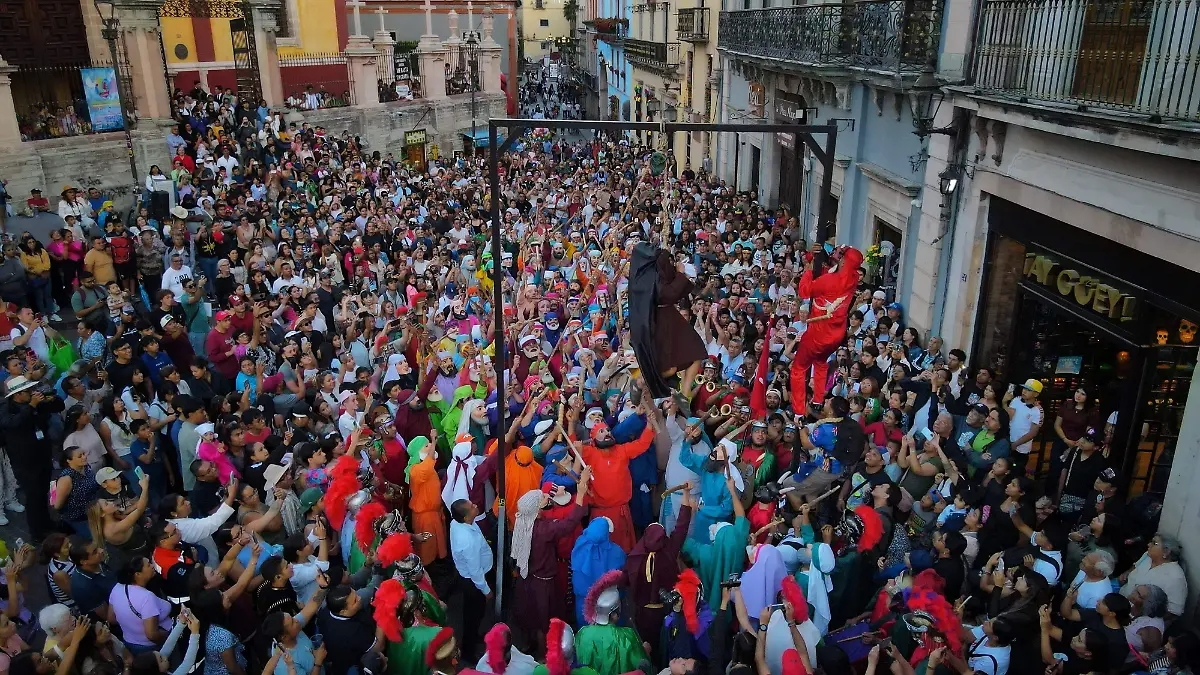 Más de 25 mil personas vivieron un fin de semana lleno de fe y tradición en Guanajuato capital con La Judea, el Día de las Flores y la procesión del Señor del Triunfo