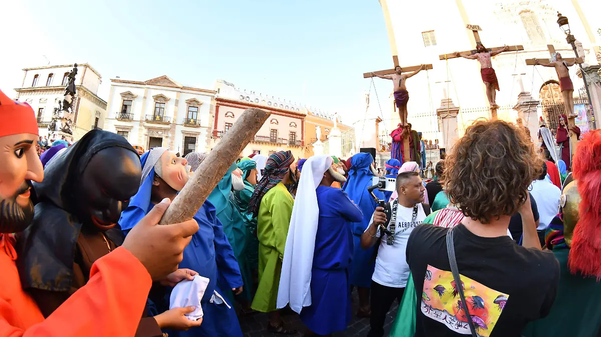 Más de 25 mil personas vivieron un fin de semana lleno de fe y tradición en Guanajuato capital con La Judea, el Día de las Flores y la procesión del Señor del Triunfo