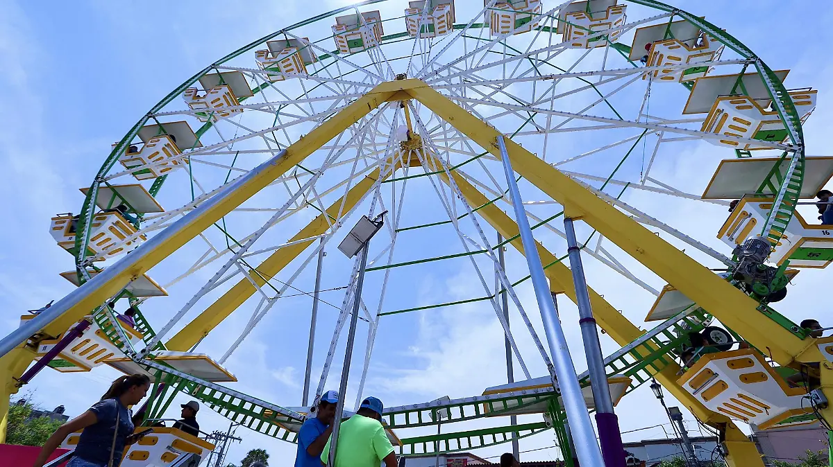 La rueda de la fortuna ya está girando en la Plaza Expiatorio