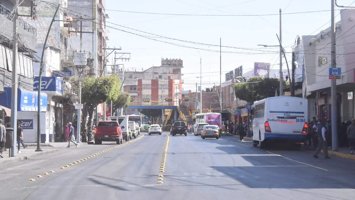 Retiran 88 cámaras irregulares en operativo de reordenamiento en la Miguel Alemán