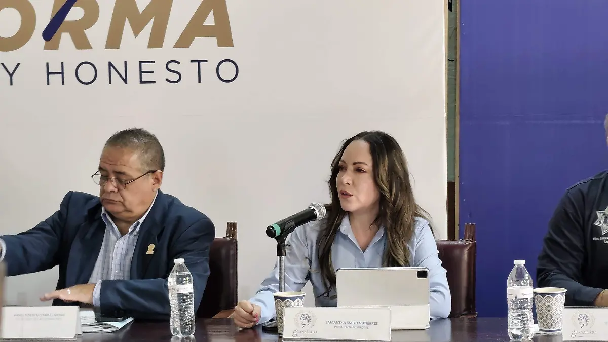 Guanajuato – No hay prisa para la entrega de las tarjetas violetas Smith Gutiérrez103