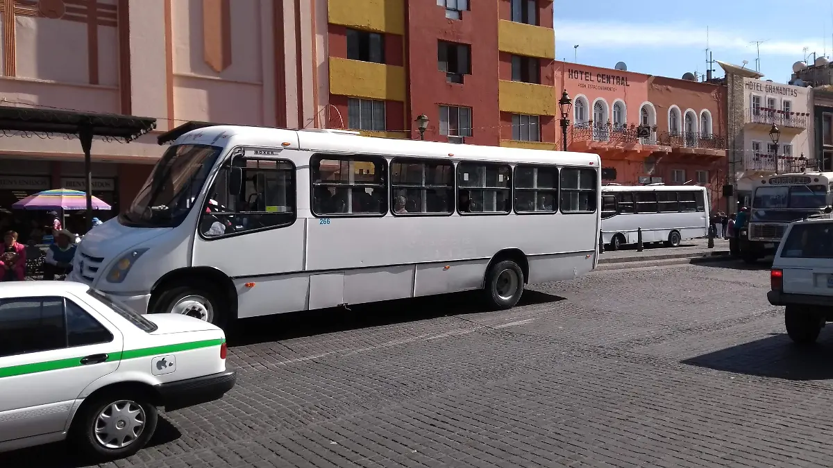 Analizan apoyar a trasportistas con créditos para renovar sus unidades