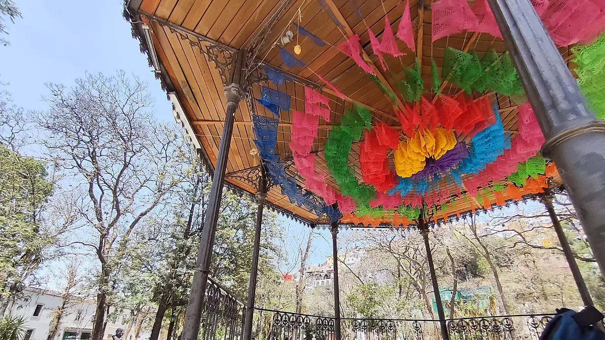 Jardín El Cantador, otro de los espacios olvidados y aprovechados por el graffiti