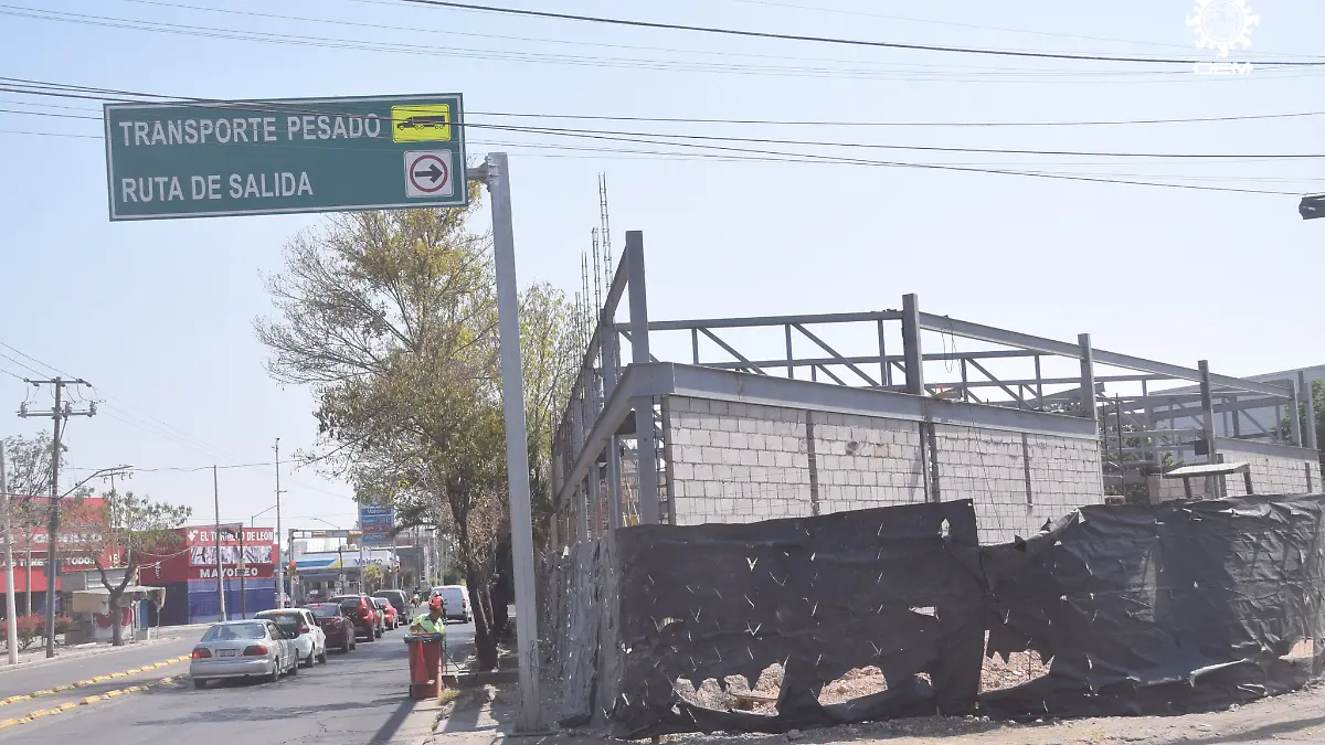 Torre Carranza, después del abandono ahora negocios comerciales 