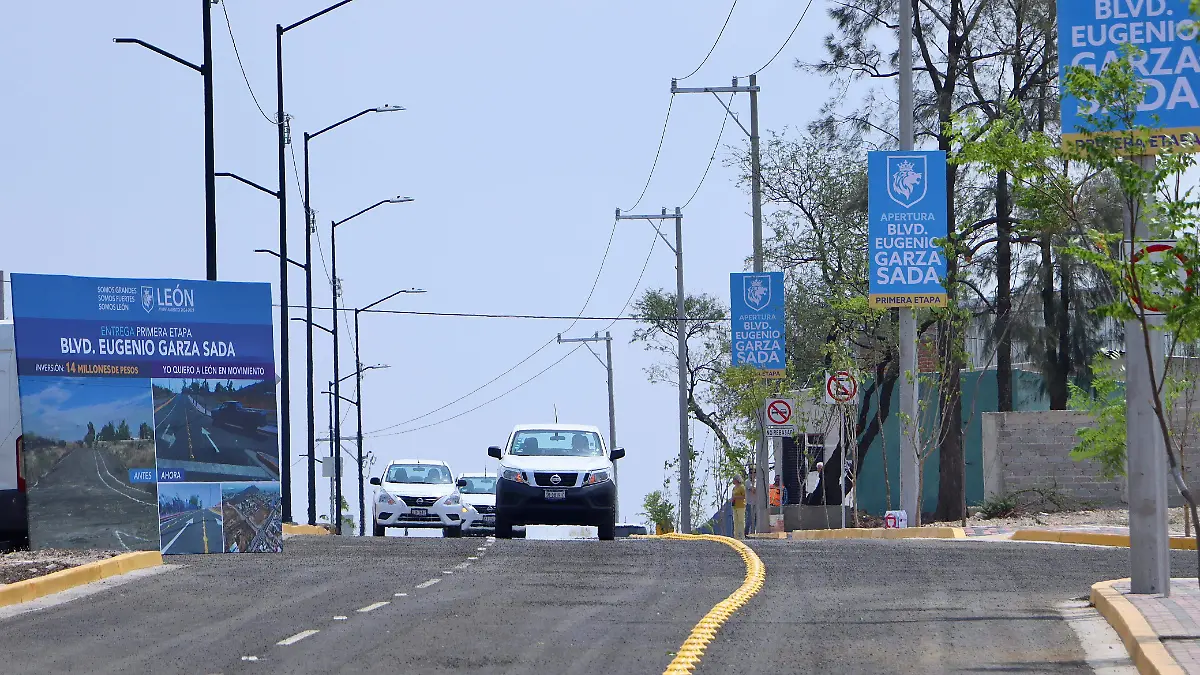 Tres nuevos carriles en bulevar Eugenio Garza Sada