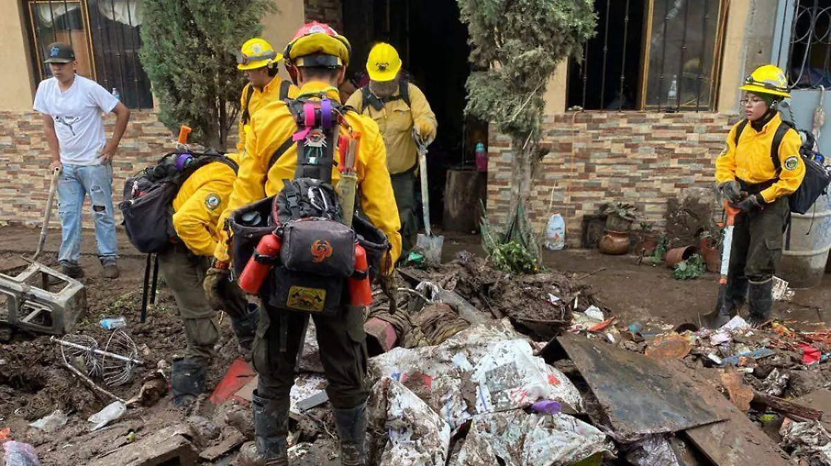 GUANAJUATO- Bomberos de Guanajuato Capital apoyan en Ocampo tras inundaciones catastróficas (1)