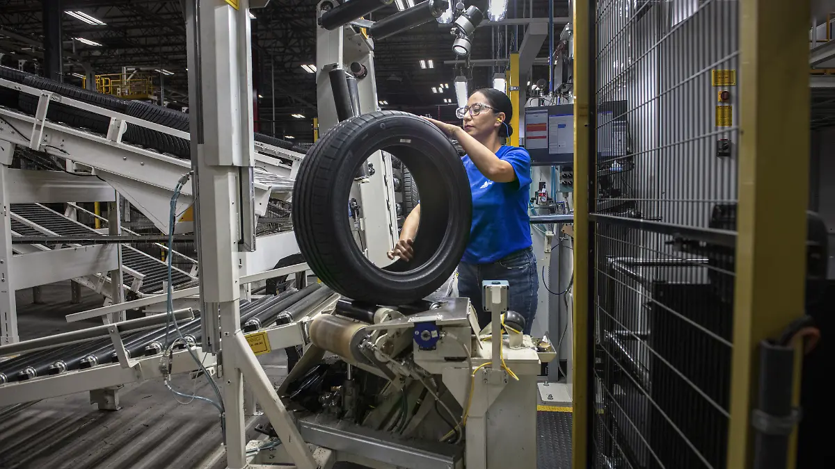 Michelin MX2 - People (2)