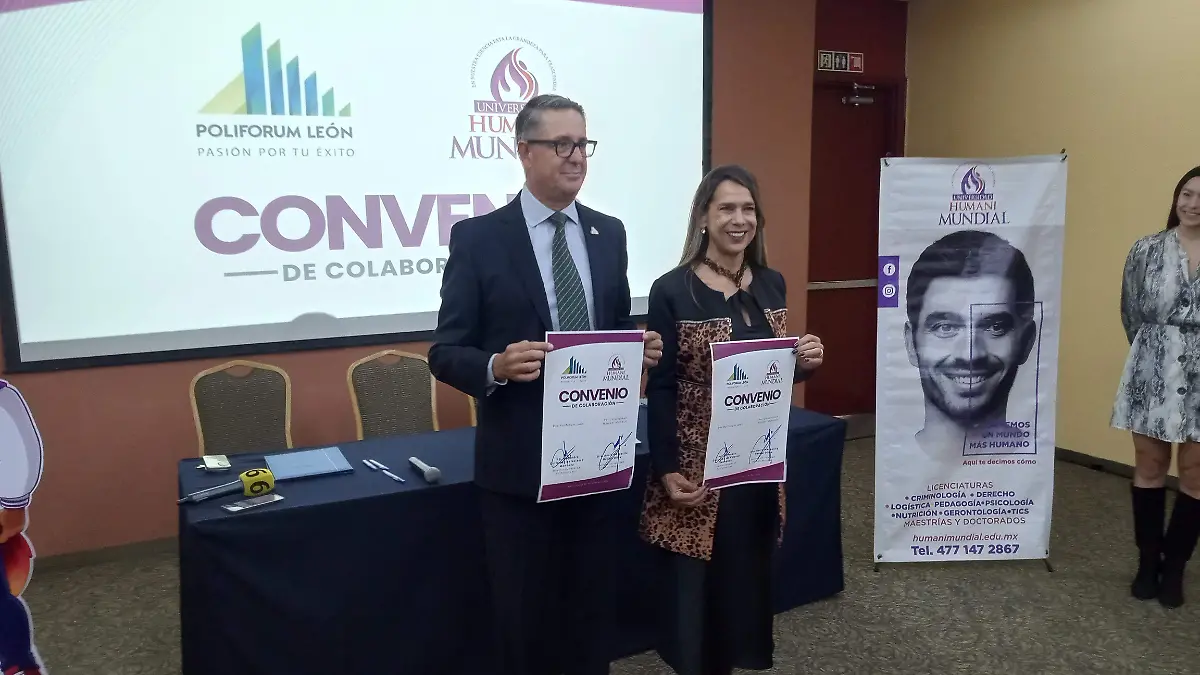 Firman convenio de colaboración Poliforum y la Universidad Humani Mundial 