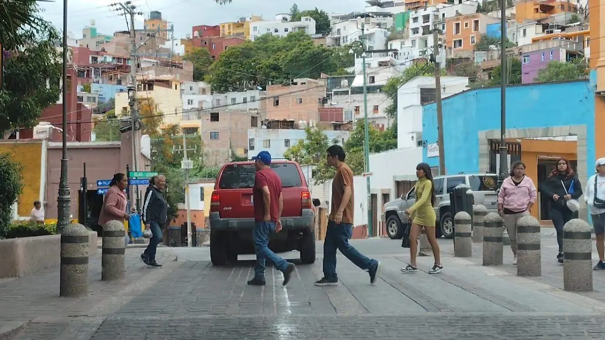 Guanajuato Capital - No usan los puentes peatonales en zonas urbanas del sur de la ciudad 2