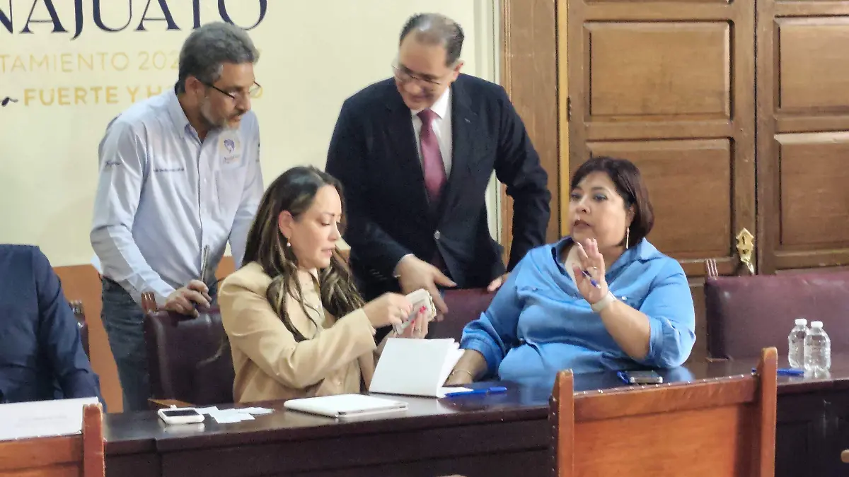 Gobierno municipal entrega 92 escrituras a familias de zonas irregulares en Guanajuato capital1