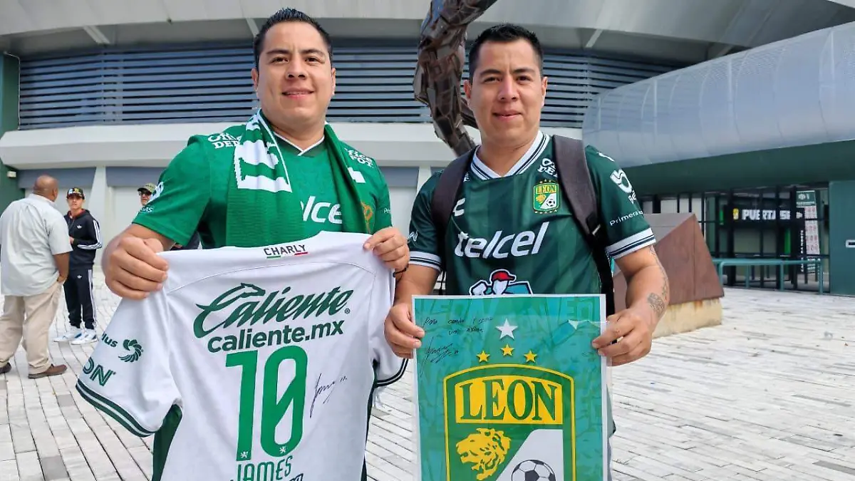 R VAZQUEZ FIRMA DE AUTOGRAFOS (7)