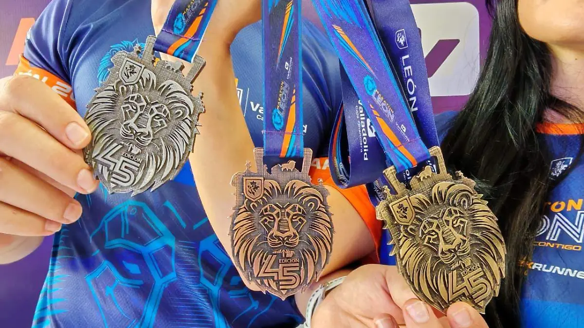 La medalla presenta en grabado de alto relieve la figura de un león.