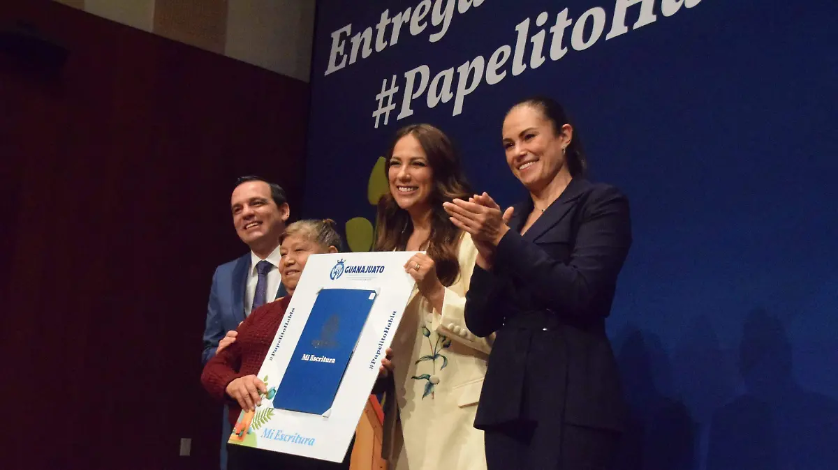 Entregaron 300 escrituras