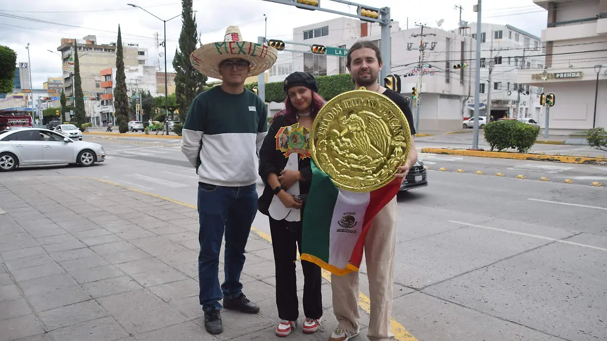 F CARMONA ASI SE VIVEN LAS FIESTAS PATRIAS EN LEON (8)