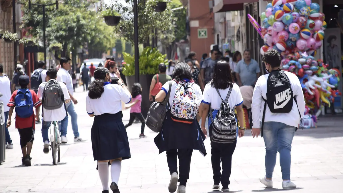 F CARMONA ATENSION A ESTUDIANTES DE SECUNDARIA (4)
