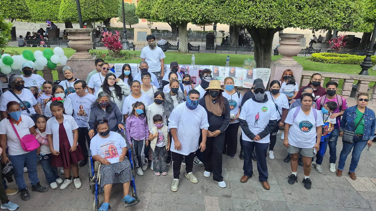 Integrantes del Colectivo Unidos por los Desaparecidos de León